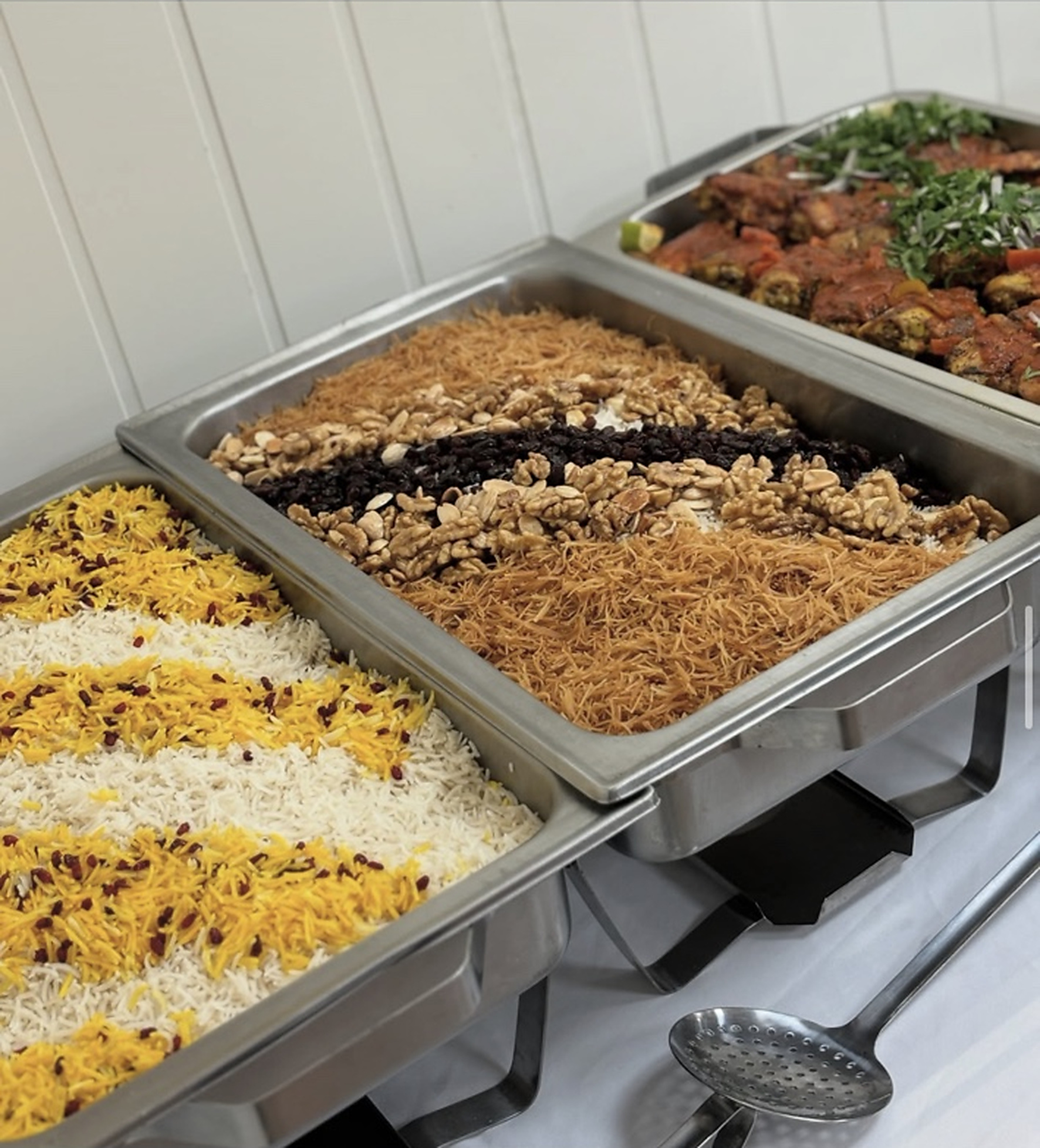 Varm buffet klargjort for selskap